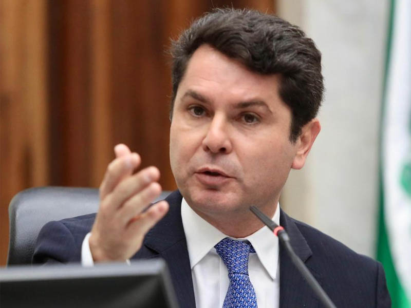 Paraná precisa de gestor e diálogo, diz Alexandre Curi