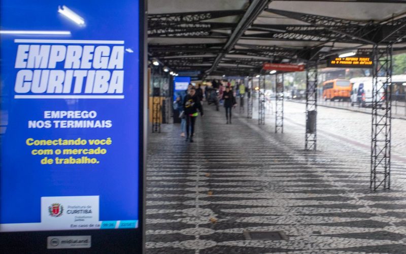 Curitiba leva vagas de emprego aos terminais de ônibus com mais de 6 mil oportunidades