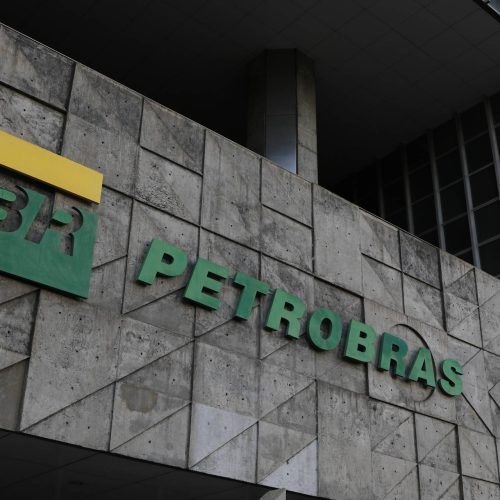 Por que guerra no Irã fez ações da Petrobras baterem recorde